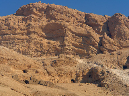 Foto Eingang zum Tempel mit Berg